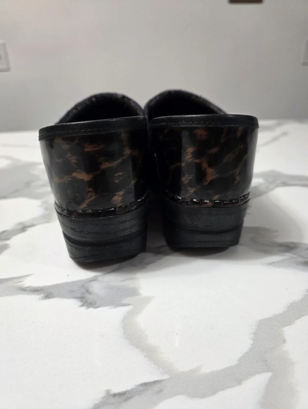 Dansko Patent Leopard Clogs Womens 39/8.5 - Picture 5 of 9